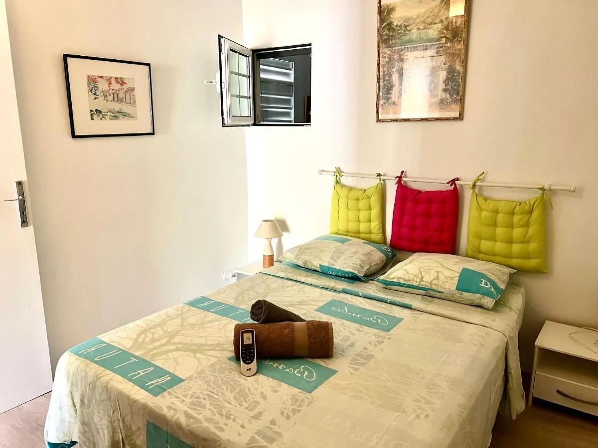 Apartament Ti Cabanon. Appartement Vue Mer A Deshaies.