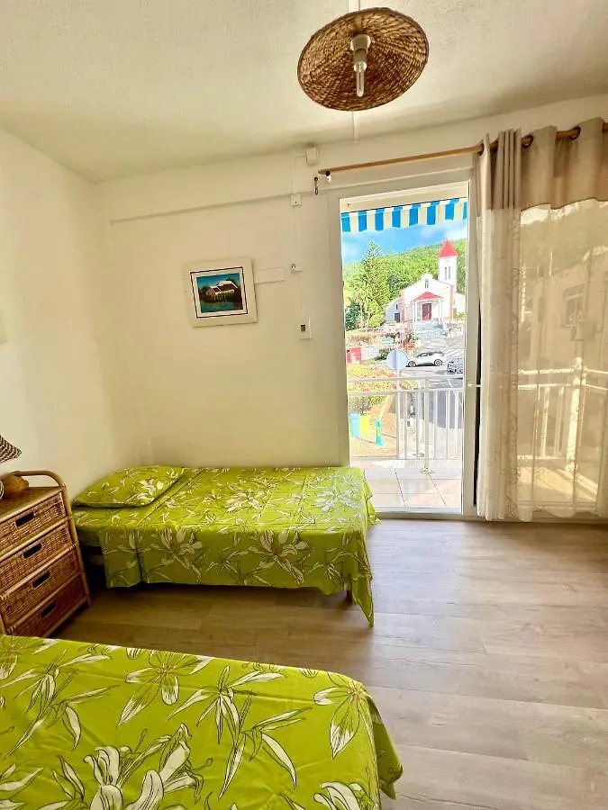 Ti Cabanon. Appartement vue mer à Deshaies.