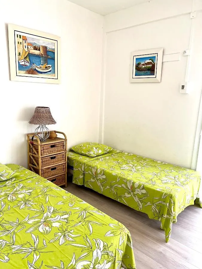 Ti Cabanon. Appartement vue mer à Deshaies. Deshaies